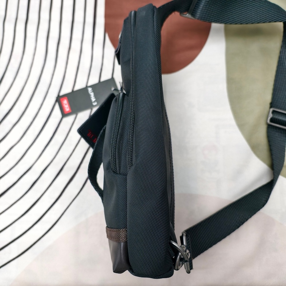 🥥Tumi Alpha Bravo Compact Shoulder Bag|Chest Pack - Picture 4 of 6